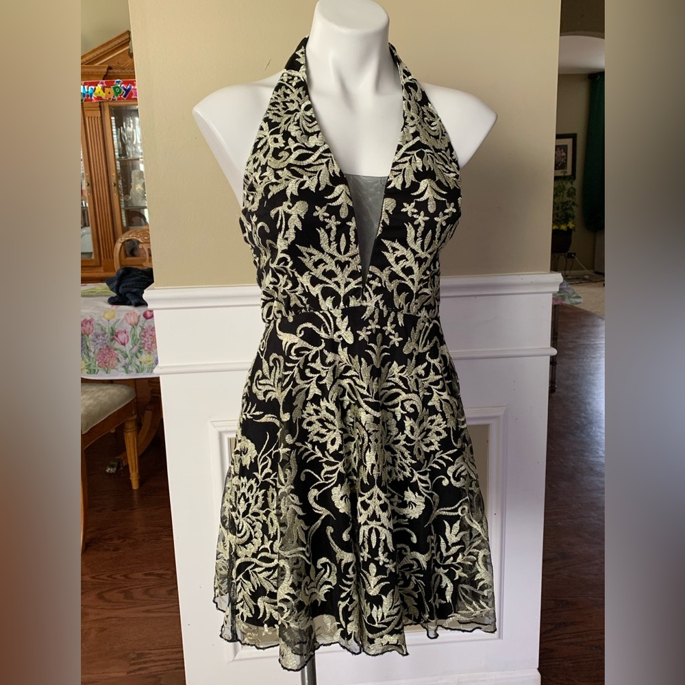 NWOT Windsor embroidered Halter dress size 5
